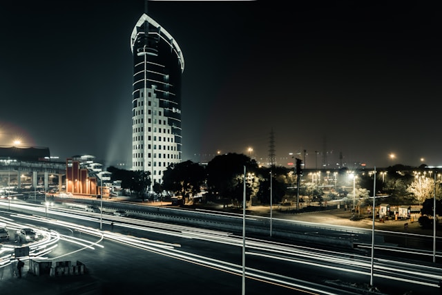 Avza Move dark logo